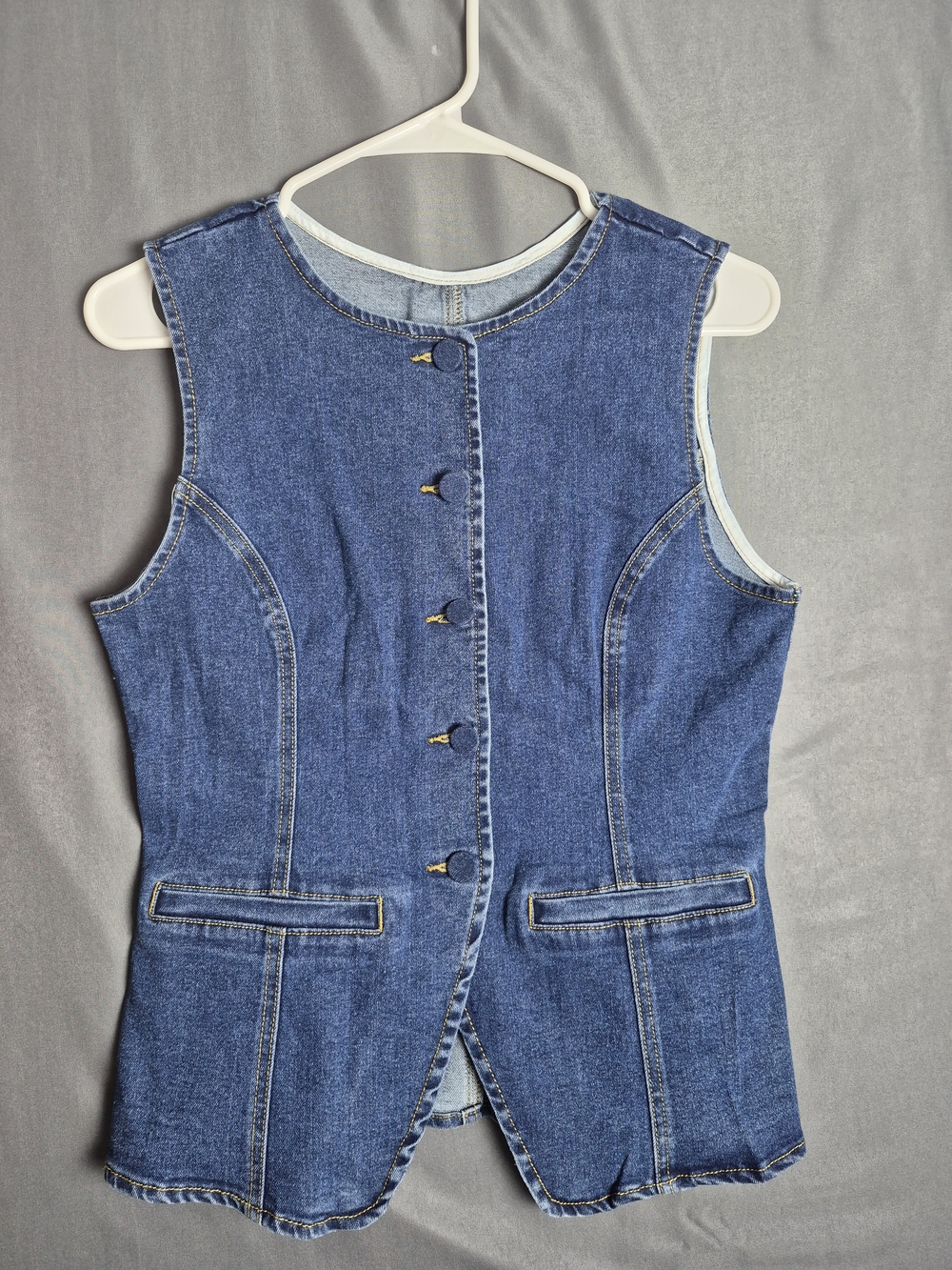 Sleeveless Denim Button Vest - Blue.  Size Small L 22 W14.5 Bust 17